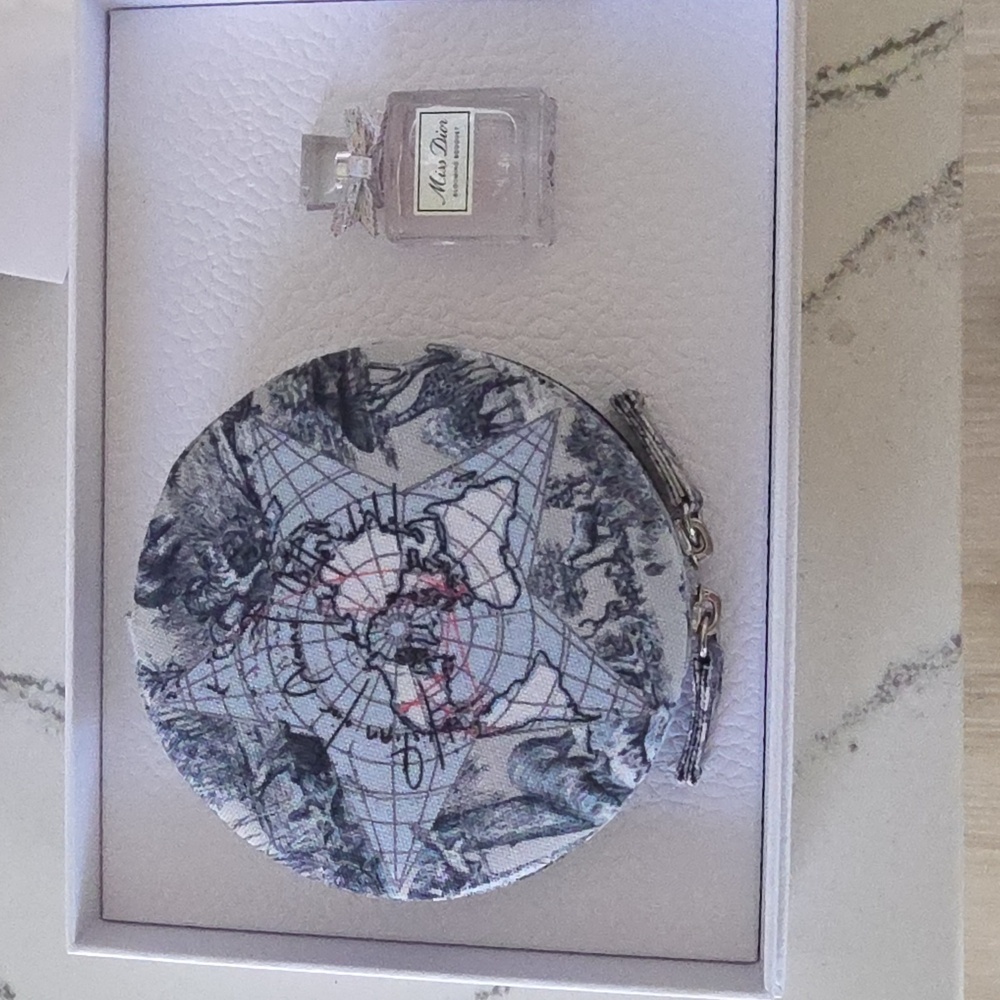 Dior Gold Member Birthday Gift Around the World Jewelry box Blooming Bouquet - Picture 2 of 13
